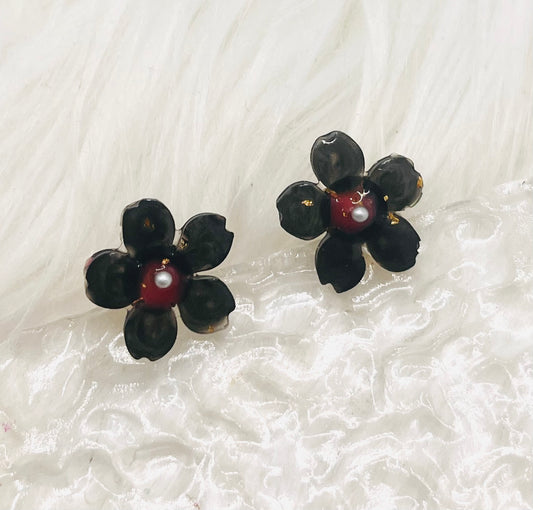 BLACK FLOWER STUDS